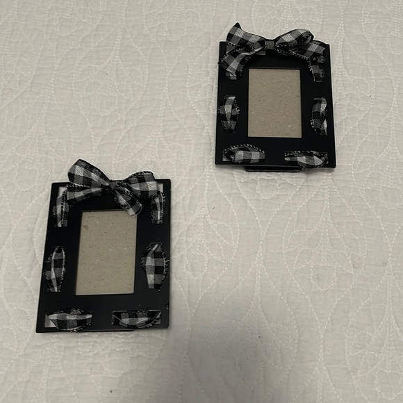 2 Black Picture Frames - Picture 1 of 2